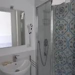 Panzió B &