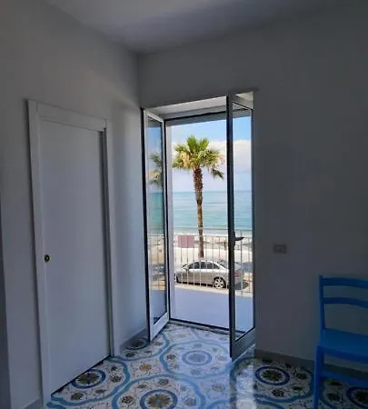 B & Beach Bed & Breakfast