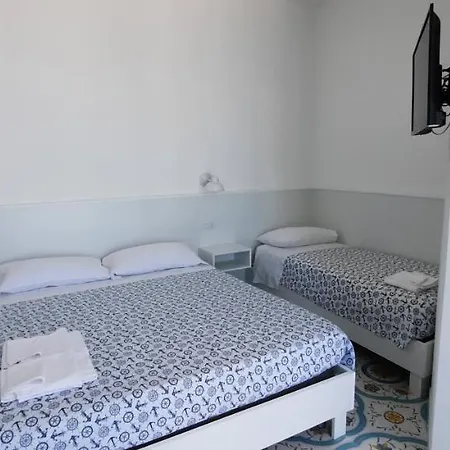 B & Beach Bed & Breakfast *