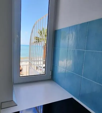 B & Beach Bed & Breakfast