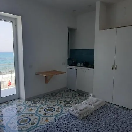 B & فندق مبيت وإفطار أغروبولي