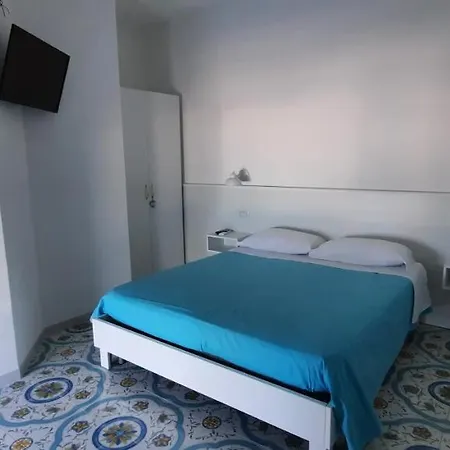 B & فندق مبيت وإفطار أغروبولي