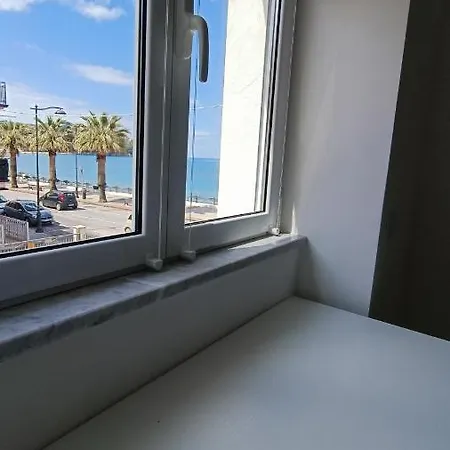 B & Beach Bed & Breakfast *
