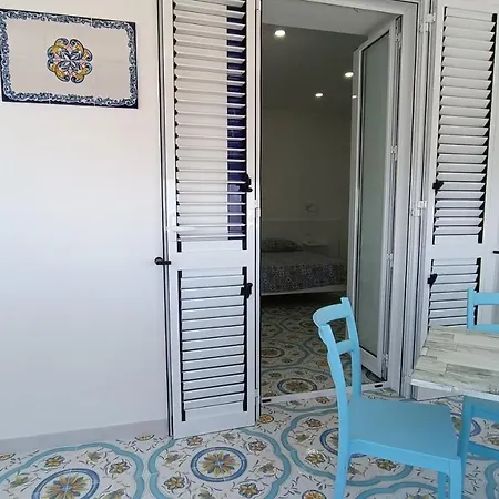 B & 4* أغروبولي