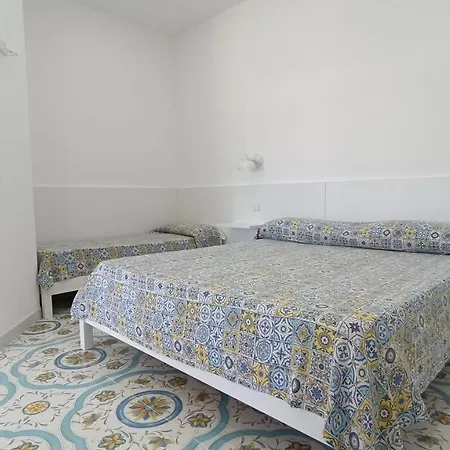 B & Beach Bed & Breakfast *