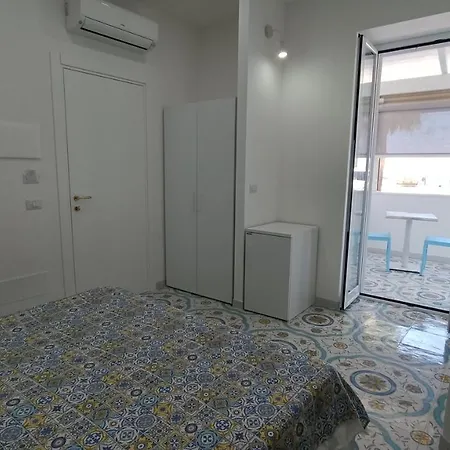 B & 4* أغروبولي